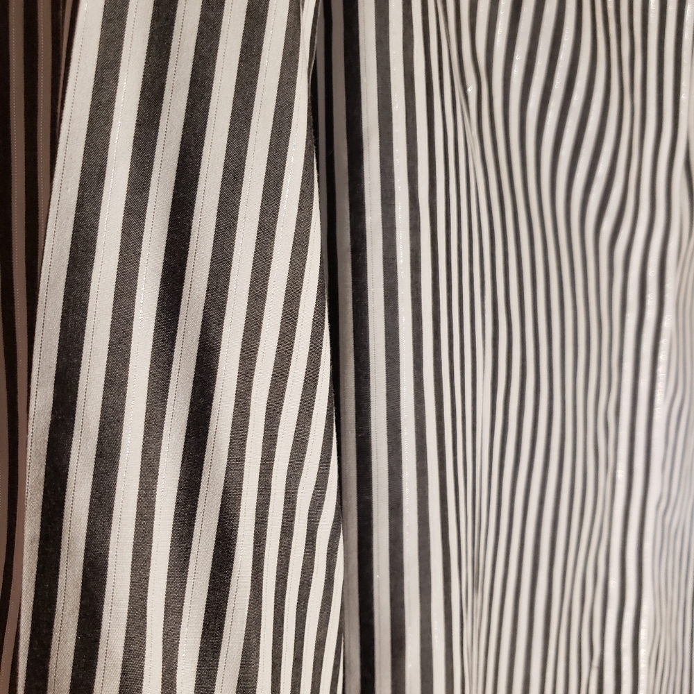 Button down - Picture 2 of 3